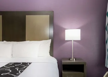 La Quinta Inn by Wyndham Davenport & Conference Center hotel thumbnail 8
