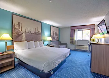 Super 8 by Wyndham Rockford I-90/Casino District hotel thumbnail 5