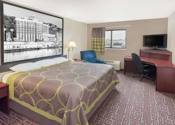 Super 8 by Wyndham Muscatine hotel thumbnail 4