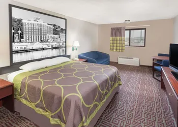 Super 8 by Wyndham Muscatine hotel thumbnail 6