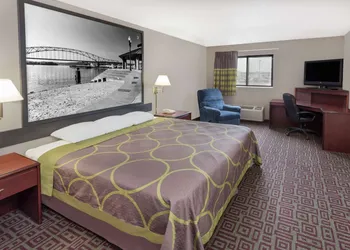 Super 8 by Wyndham Muscatine hotel thumbnail 7