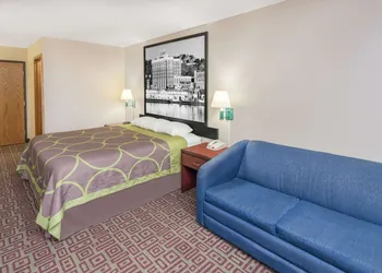Super 8 by Wyndham Muscatine hotel thumbnail 8