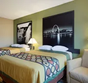 Super 8 by Wyndham Lees Summit hotel detail image 4