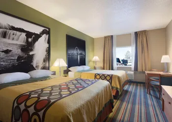 Super 8 by Wyndham Lees Summit hotel thumbnail 8