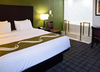 Quality Inn Seymour I-65 hotel thumbnail 7