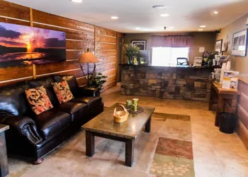 Travelodge by Wyndham Gardiner Yellowstone Park North hotel thumbnail 2