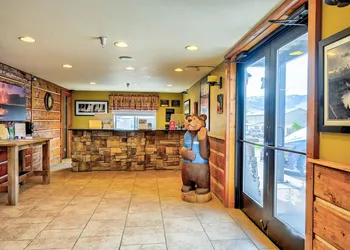 Travelodge by Wyndham Gardiner Yellowstone Park North hotel thumbnail 4