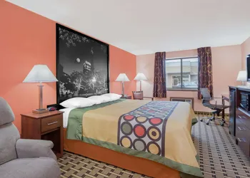 Super 8 by Wyndham Shelbyville hotel thumbnail 7