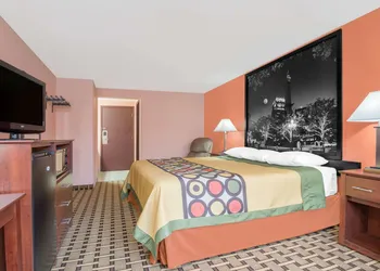 Super 8 by Wyndham Shelbyville hotel thumbnail 8