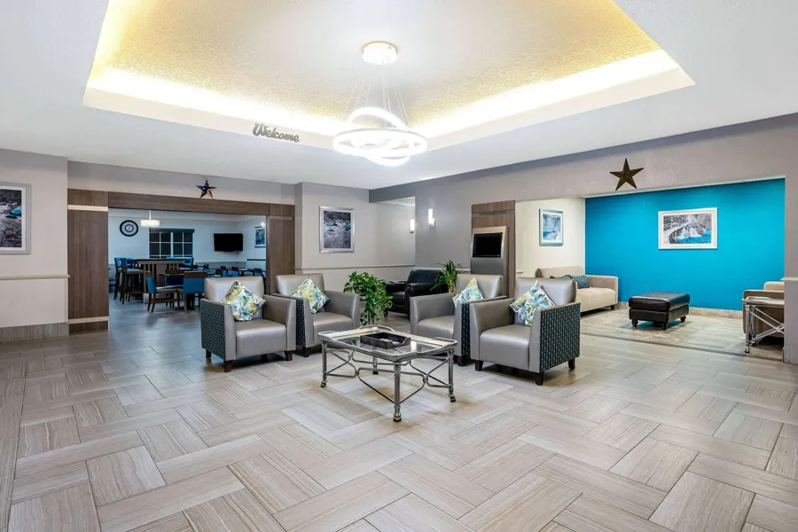 La Quinta Inn & Suites by Wyndham Conroe hotel detail image 2
