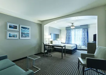 La Quinta Inn & Suites by Wyndham Conroe hotel thumbnail 3