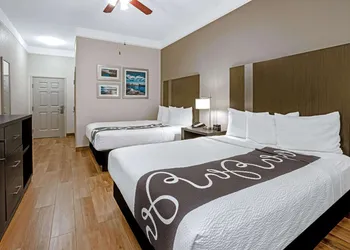 La Quinta Inn & Suites by Wyndham Conroe hotel thumbnail 6