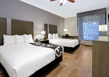 La Quinta Inn & Suites by Wyndham Conroe hotel thumbnail 7
