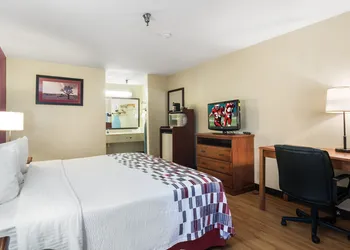 Red Roof Inn Conroe North - Willis hotel thumbnail 4