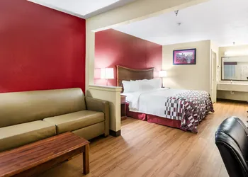 Red Roof Inn Conroe North - Willis hotel thumbnail 5