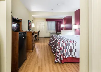 Red Roof Inn Conroe North - Willis hotel thumbnail 7