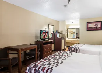 Red Roof Inn Conroe North - Willis hotel thumbnail 8
