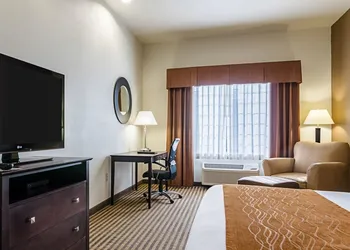 Comfort Inn & Suites Lawrence - University Area hotel thumbnail 5