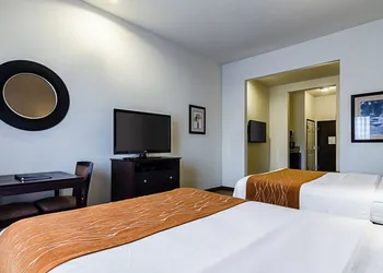 Comfort Inn & Suites Lawrence - University Area hotel thumbnail 6