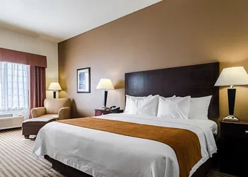 Comfort Inn & Suites Lawrence - University Area hotel thumbnail 7