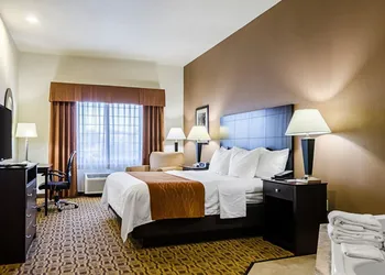 Comfort Inn & Suites Lawrence - University Area hotel thumbnail 8