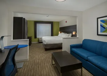 Holiday Inn Express & Suites Lawrence by IHG hotel thumbnail 4