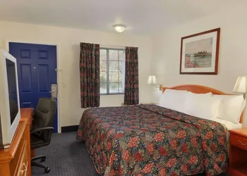 Days Inn by Wyndham KU Lawrence hotel thumbnail 7