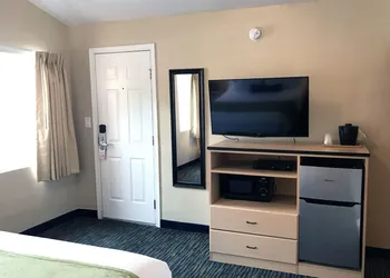Napa Discovery Inn hotel thumbnail 4