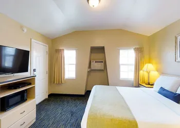 Napa Discovery Inn hotel thumbnail 8