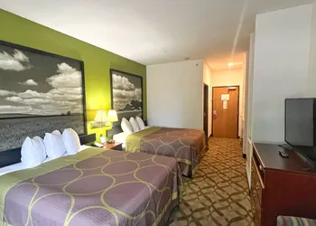 Super 8 by Wyndham De Soto hotel thumbnail 6
