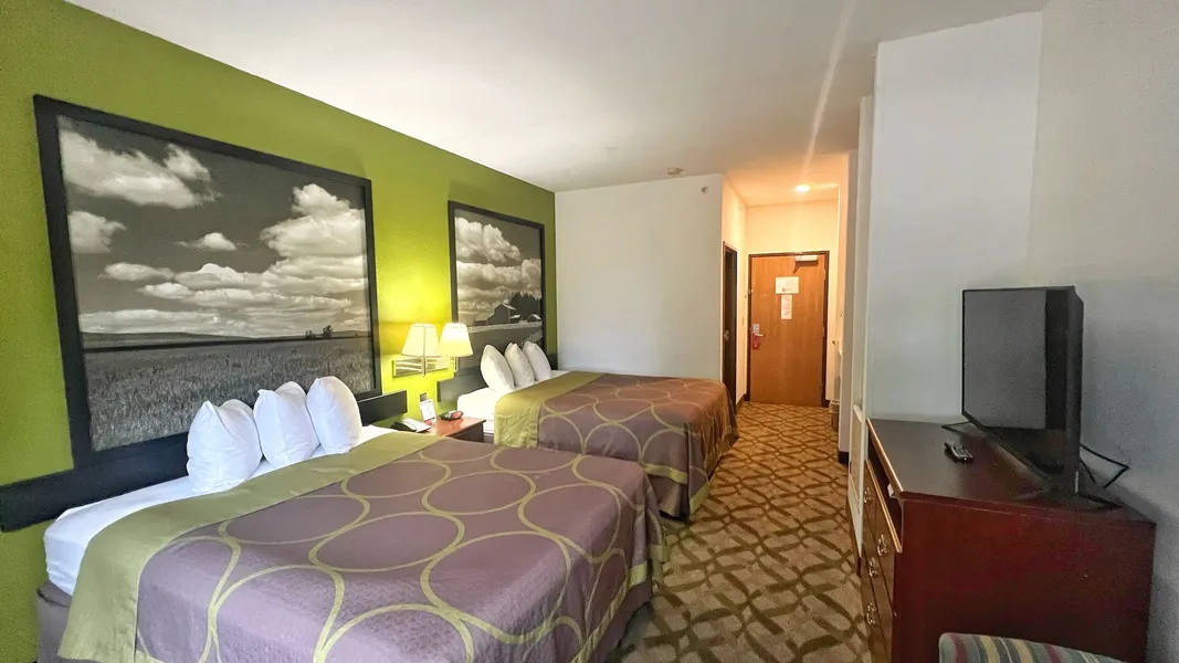 Super 8 by Wyndham De Soto hotel detail image 6