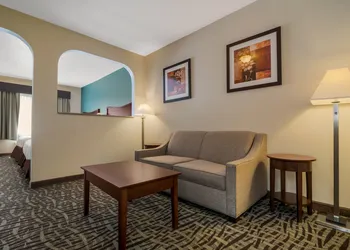 SureStay Plus Hotel by Best Western Topeka Northwest hotel thumbnail 5