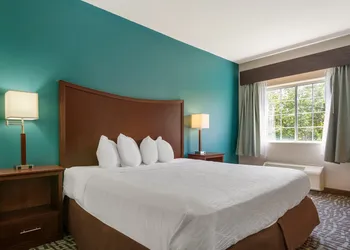 SureStay Plus Hotel by Best Western Topeka Northwest hotel thumbnail 6
