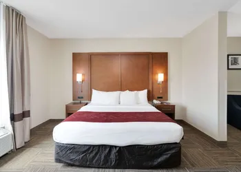 Comfort Suites University hotel thumbnail 6