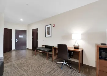 Comfort Suites University hotel thumbnail 8