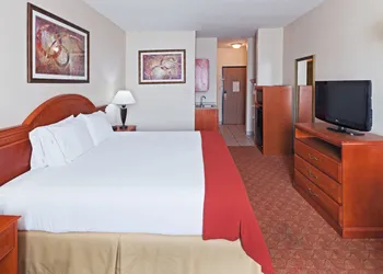 Holiday Inn Express & Suites by IHG hotel thumbnail 7