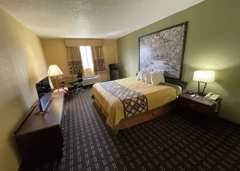 Super 8 by Wyndham Hancock MD hotel thumbnail 3