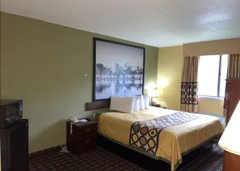 Super 8 by Wyndham Hancock MD hotel thumbnail 5