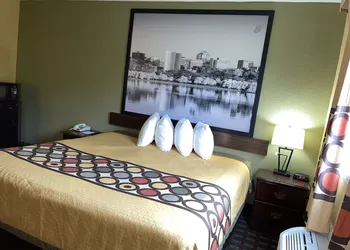 Super 8 by Wyndham Hancock MD hotel thumbnail 6