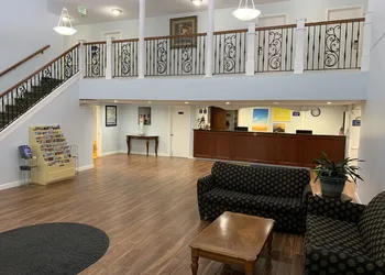 Days Inn by Wyndham Columbus IN hotel thumbnail 2