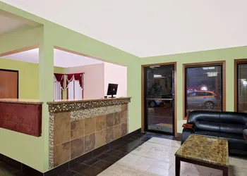 Super 8 by Wyndham Muncie/Ball St. College Area hotel thumbnail 2