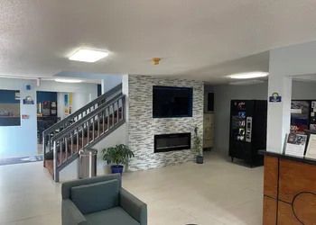 Days Inn by Wyndham Muncie -Ball State University hotel thumbnail 3