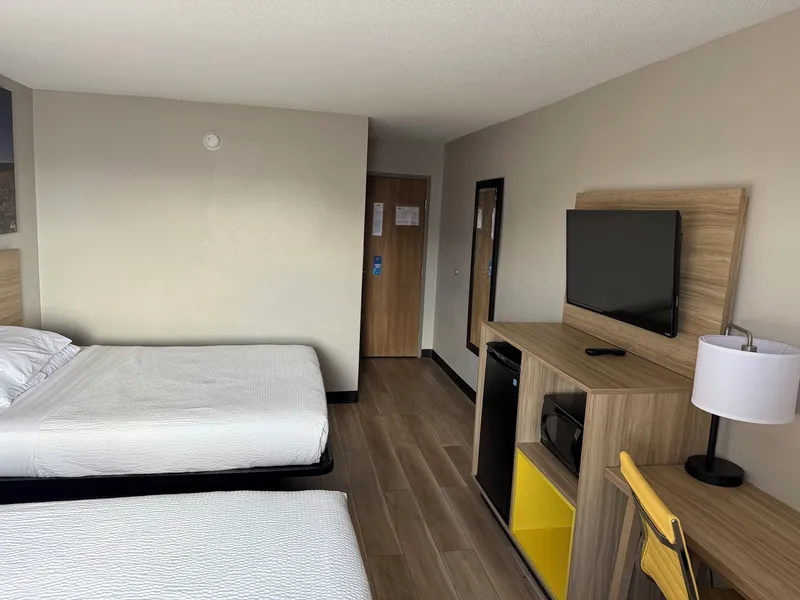 Days Inn by Wyndham Muncie -Ball State University hotel detail image 6