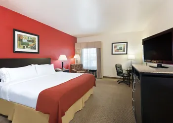 Holiday Inn Express & Suites Casa Grande by IHG hotel thumbnail 6