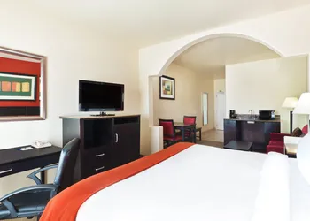 Holiday Inn Express & Suites Casa Grande by IHG hotel thumbnail 7