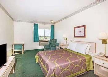 Super 8 by Wyndham Willcox hotel thumbnail 4