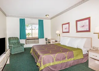 Super 8 by Wyndham Willcox hotel thumbnail 6