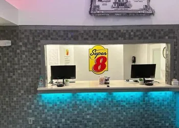 Super 8 by Wyndham North Platte hotel thumbnail 2