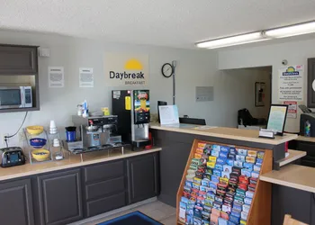 Days Inn by Wyndham Barstow hotel thumbnail 2