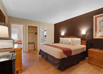 Red Roof Inn Needles hotel thumbnail 8
